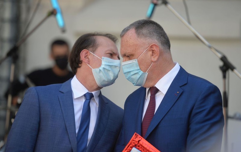 Guvernul are la îndemână soluția pentru a nu închide școlile și economia. Dar pentru asta, trebuie să-i pese