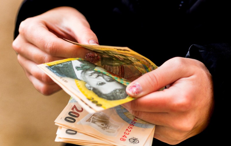 Pentru ce economisesc românii: GenZ pentru vacanțe și hobby-uri, generațiile Y și X pentru copii și familie