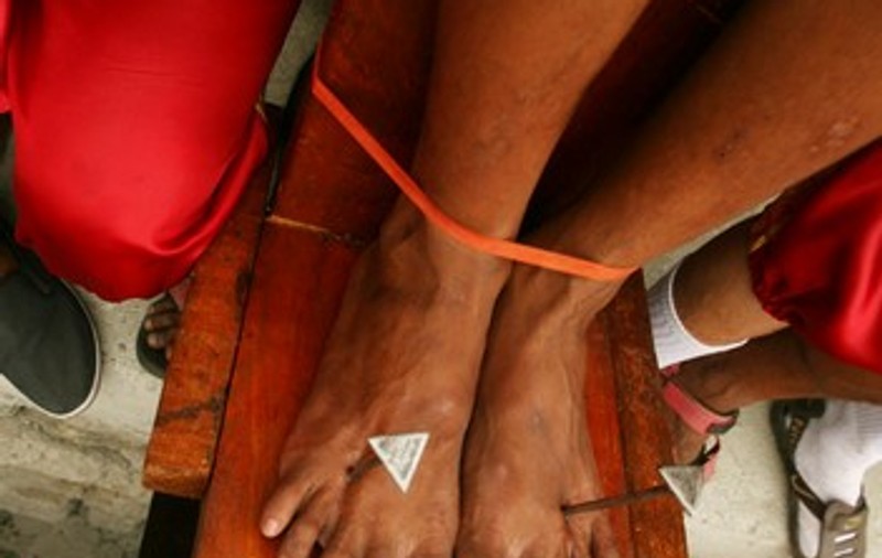Credinţă dusă la extrem. Imaginile care şochează în fiecare an, de Paşte: crucificarea filipinezilor | FOTO & VIDEO