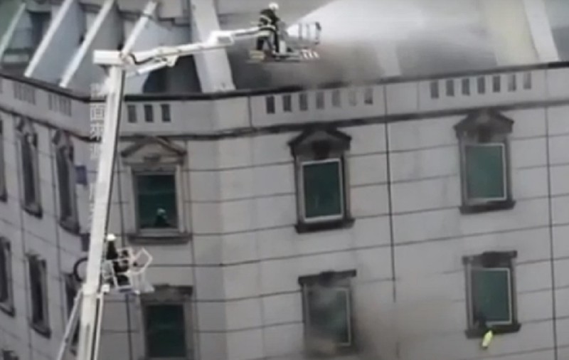 Cinci persoane au murit într-un incendiu care a mistuit un club din Taipei. Autoritățile au deschis o anchetă