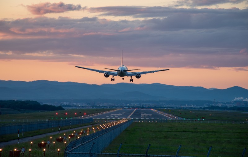 Un tânăr de 27 de ani, recent eliberat dintr-un spital de psihiatrie, a forțat un avion să aterizeze cu o singură propoziție