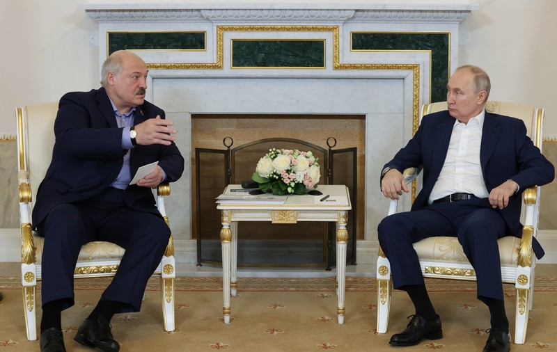 Lukașenko glumește cu Putin, despre mercenarii Wagner din Belarus: "Ne stresează, vor să meargă în Occident, într-o «excursie» la Varșovia"