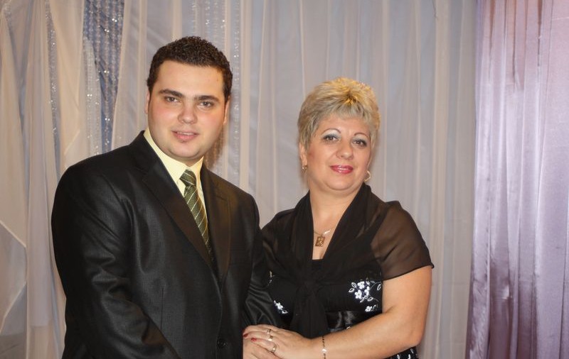 Doi concurenţi în pragul unei crize nervoase la Noră pentru mama