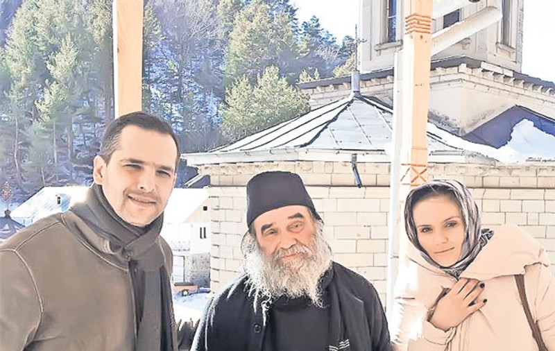 Cristina Şişcanu se roagă în mănăstiri ca să facă un copil | EXCLUSIV