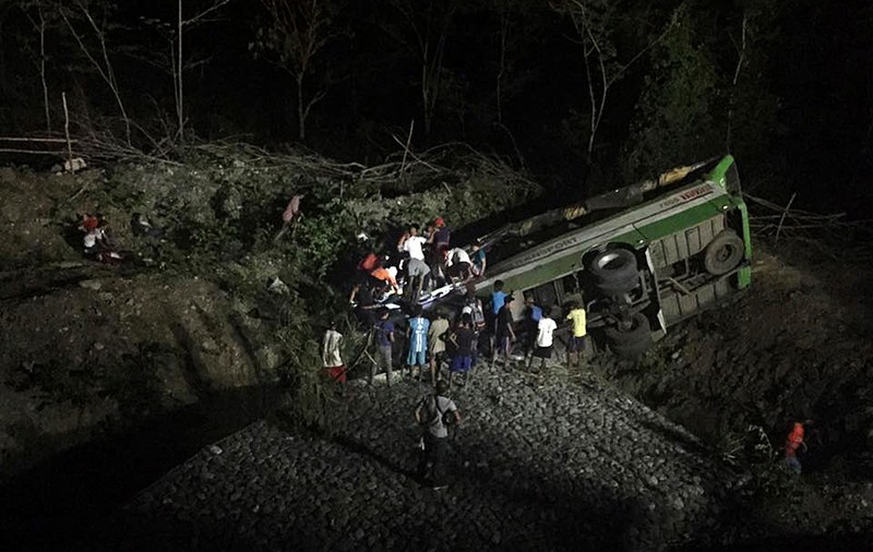 Cel puțin 19 persoane au murit într-un accident de autobuz în Filipine