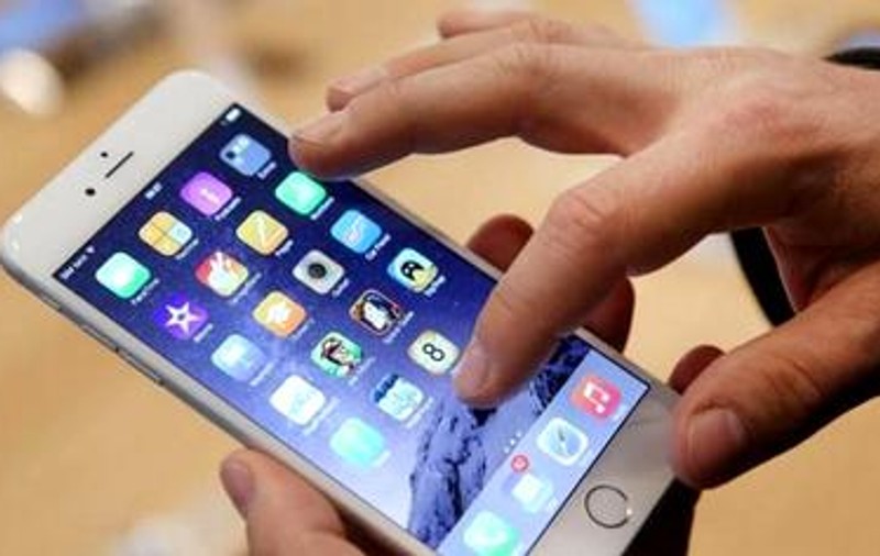 O şcoală din SUA a distribuit elevilor un număr de telefon pentru prevenirea sinuciderilor. Ce surpriză au avut apelanții