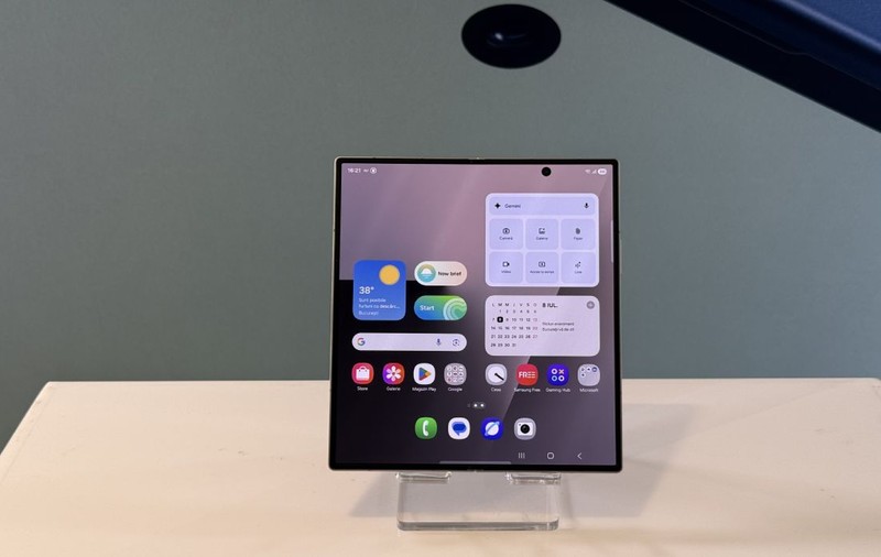 Telefonul Samsung care se pliază de două ori vine la pachet cu o veste proastă pentru fanii din Europa
