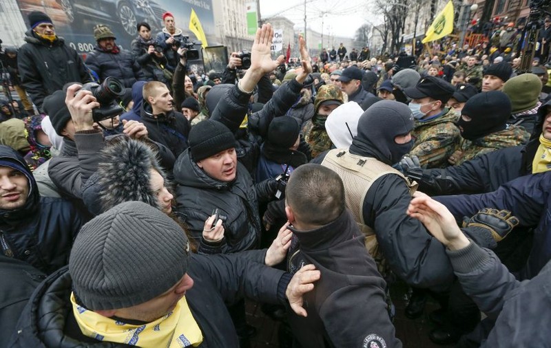Proteste de amploare în Ucraina! 200.000 de oameni au ieşit în stradă la Kiev!
