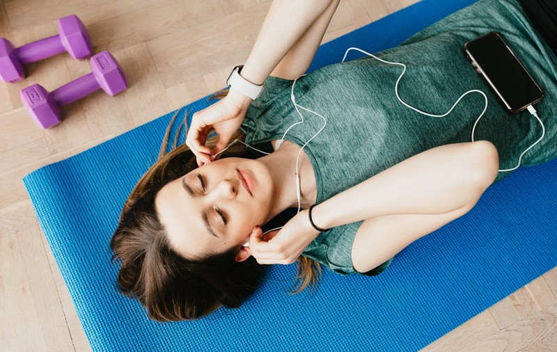 Top 5 aparate de fitness esențiale pentru a-ți amenaja o sală de sport acasă
