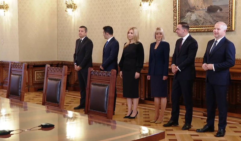 Delegația PSD este formată din Sorin Grindeanu, Claudiu Manda, Ionuț Pucheanu, Bogdan Ivan, Silvia Mihalcea și Diana Tușa