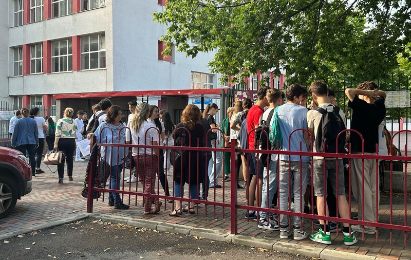 Elevii, testaţi antidrog în şcoli, ca măsură de prevenție a consumului de stupefiante. Când vrea ministrul de interne să dea drumul proiectului