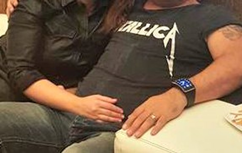 S-a dat lumea peste cap! Un cunoscut manelist a lăsat hainele sclipicioase și poartă tricouri cu Metallica
