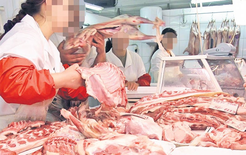 Pedeapsă record pentru un comerciant din Vaslui! Ani grei de închisoare pentru că vindea carne stricată 