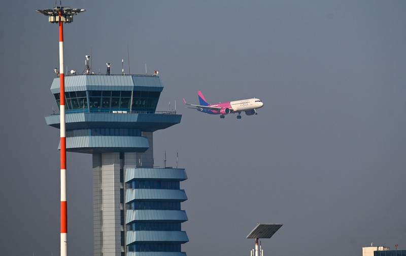 Dronă observată în apropierea unei piste la Aeroportul Otopeni. Aterizările au fost suspendate temporar