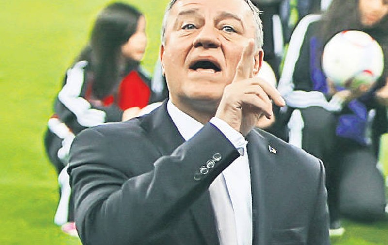 Mircea Sandu a dat în mintea copiilor! Uite-l cu DIADEMĂ de PRINȚESĂ pe CAP! FOTO ÎN ARTICOL