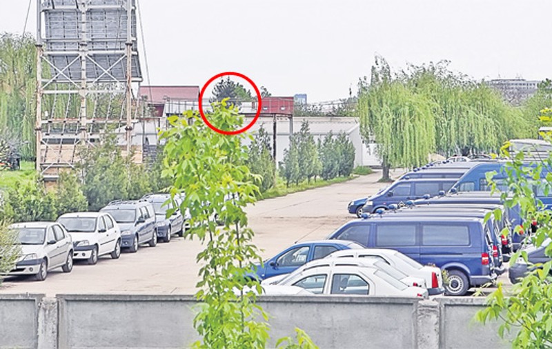 «Vecina» unităţii militare a SRI unde a avut loc ieri o explozie: «Am crezut că mi-a bubuit centrala»