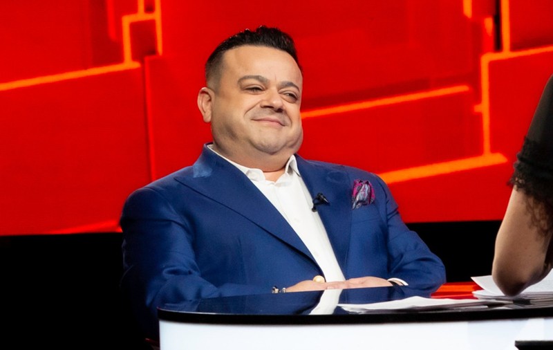 Adrian Minune a fost dat jos de pe scenă de patronul unui club din Vaslui care-l plătise să cânte: „Ai greșit scena, băiatul meu”