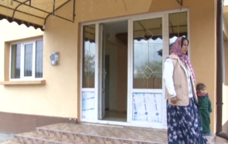 O familie de romi înstăriţi din Argeş, jefuită de tot aurul