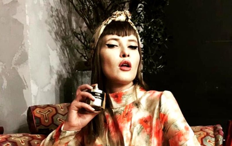 Iulia Albu, mesaj de Revelion. "Degeaba ești frumoasă dacă nu ești proastă și degeaba ai bani dacă nu ai mulți"