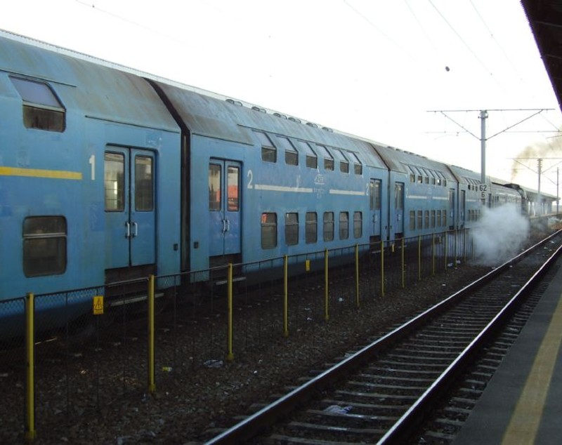 REPORTAJ/"Cugireana”, cândva cel mai lung tren din Europa, ducea zilnic 10.000 de navetişti. Acum este scos din circulaţie