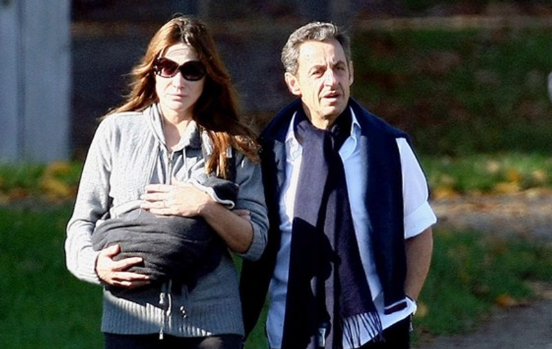 Carla Bruni şi-a luat fetiţa şi a plecat de acasă! Tocmai în Maroc!