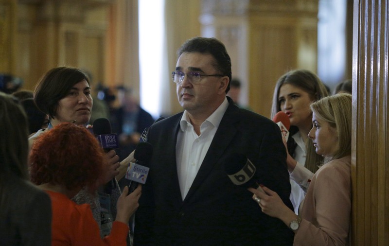 Marian Oprişan a cerut excluderea lui Robert Negoiţă din partid, pentru criticile aduse PSD