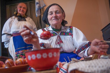 Când se vopsesc ouă roșii