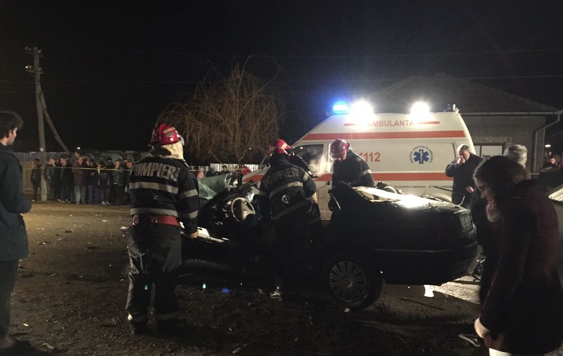 UPDATE | Grav accident în Arad: Doi morţi şi șase răniţi! Logodnicii decedați au fost găsiți ținându-se de mână