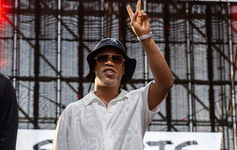 Ronaldinho a ajuns la Cluj-Napoca, pentru meciul demonstrativ de la Sports Festival 2025. Cum a fost primit brazilianul