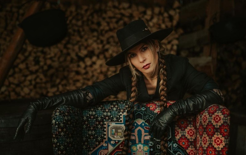 Cum să-ți amenajezi casa de sărbătoare în luna decembrie 2025: „Nu trebuie să fie un showroom de decorațiuni tematice”