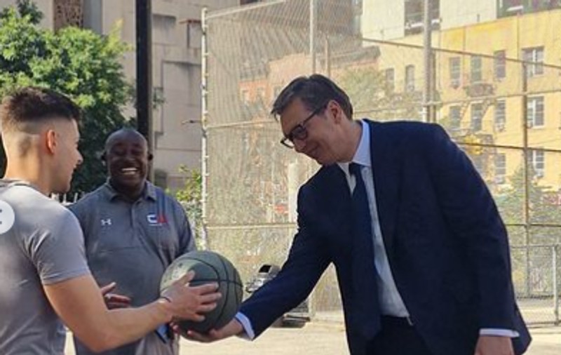 Președintele Serbiei a jucat baschet cu trei americani, la New York, înainte să vorbească la Adunarea Generală a ONU