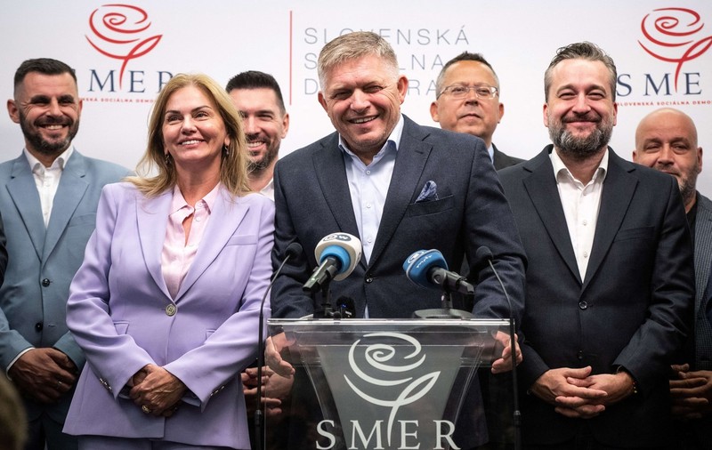 „O lecție pentru noi”. Cum a câștigat populistul prorus Robert Fico alegerile din Slovacia și ce ar însemna întoarcerea sa la putere pentru Ucraina și UE