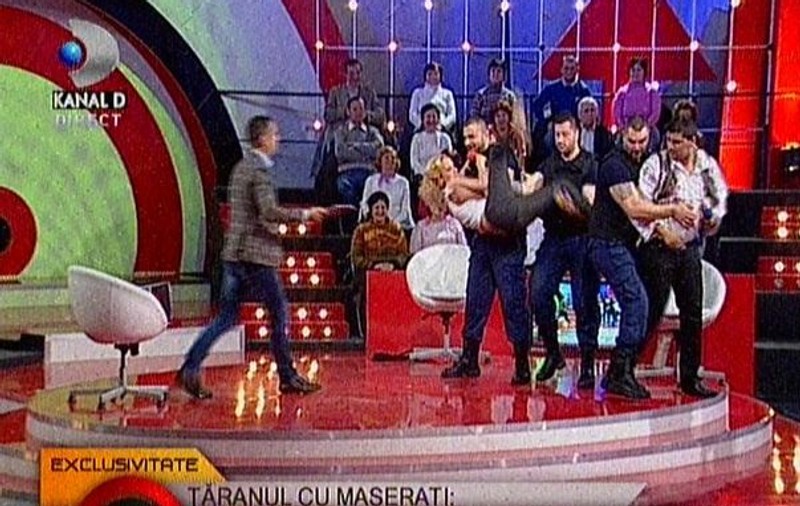 CIRC DE ULTIMĂ SPEŢĂ! Simona Traşcă s-a luat la BĂTAIE cu Marius Baldovin: "Du-te-n mo***i m*-*ii" / "Eşti o jegoasă, zdreanţă nenorocită"