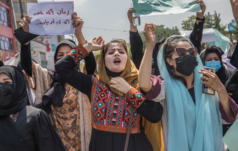 Autoritățile talibane au dispersat o manifestație în sprijinul femeilor iraniene, cu focuri de armă, la Kabul