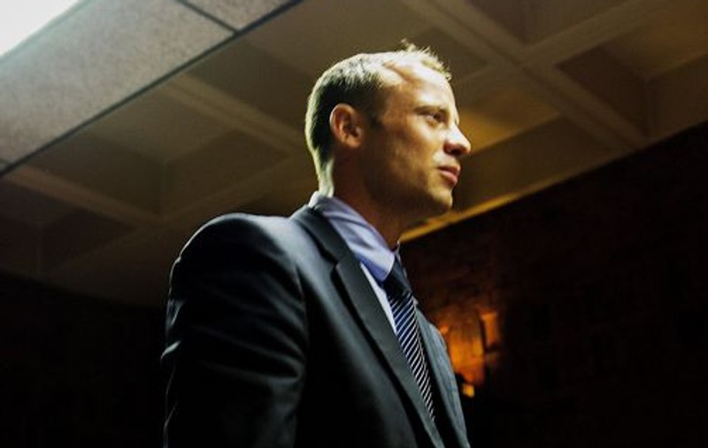 Oscar Pistorius şi-a vânat iubita prin casă: "Înainte a împuşcat-o în şold, apoi a mers după ea în baie şi a împuşcat-o ÎN CAP prin uşă"