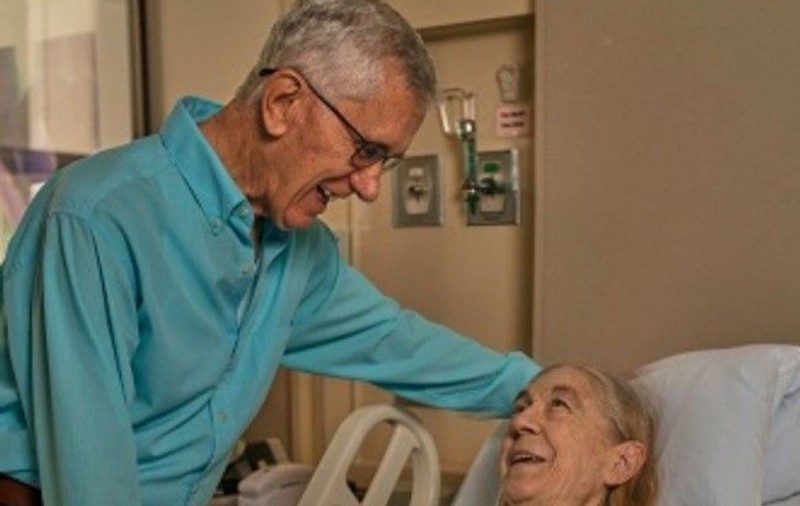La 84 de ani a devenit cel mai bătrân donator din USA. I-a salvat viața vecinei lui