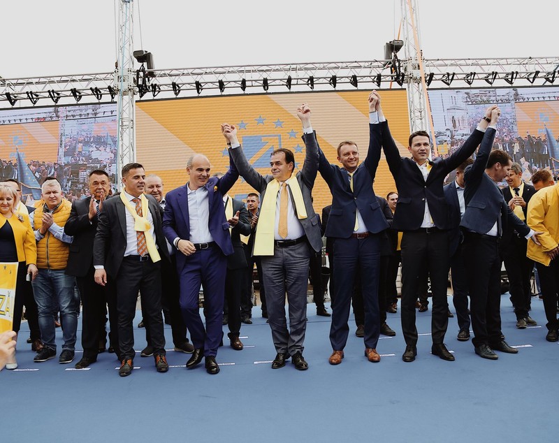 FOTO | Miting PNL la Focşani. Atac dur al lui Ludovic Orban: "Zilele lui Oprişan s-au terminat. Portofele, nu uita, Vrancea nu mai e a ta!"