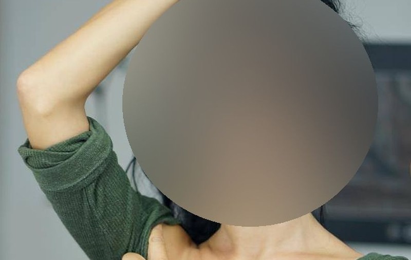 O BRUNETĂ FOCOASĂ DE LA NOI STÂRNEŞTE FANTEZIILE BĂRBAŢILOR! 