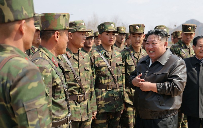 Kim Jong-un vrea să închidă gura familiilor soldaților din Coreea de Nord care au murit în războiul din Ucraina, așa că le oferă „privilegii rare”