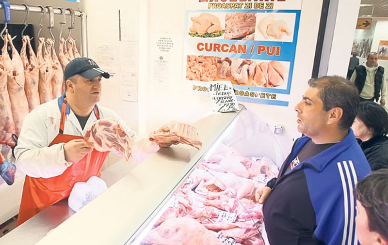 Nu te lăsa păcălit când iei mielul pentru Paşte! Vezi să nu aibă canini, gheare şi verifică ştampila controlului veterinar