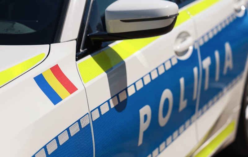 Femeie înjunghiată de soțul împotriva căruia era emis un ordin de protecție. Bărbatul, atacat la rândul său de fiica de 13 ani, în Bulgăruș, județul Timiș