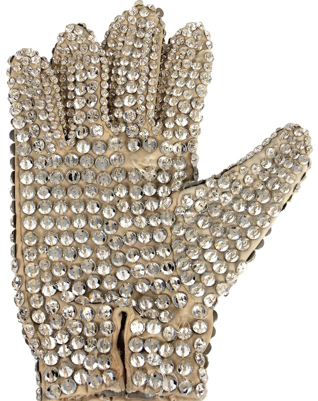 Mănușa legendară a lui Michael Jackson, scoasă din nou la licitație. Accesoriul purtat în Victory Tour pornește de la 20.000 de dolari