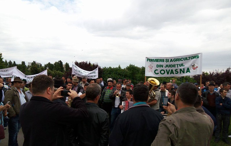 Mii de fermieri români au protestat impotriva ANAF și a întârzierii subvențiilor