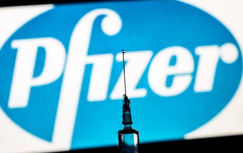 Studiu: A treia doză de vaccin Pfizer are o eficienţă de peste 95% împotriva formelor simptomatice ale bolii