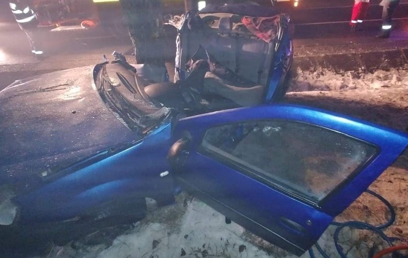 Accident cumplit pe „drumul morții” E85. Un om a murit pe loc, după ce mașina în care se afla s-a rupt în două! Imagini șocante de la fața locului