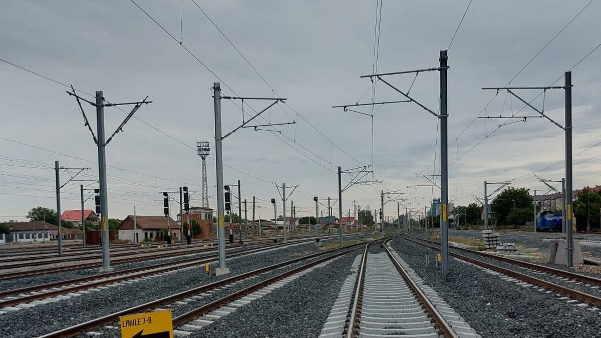 Linii de cale ferată din gara Fetești, noiembrie 2025
