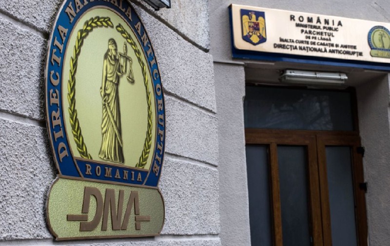 O mită de 50.000 de euro distruge conducerea ANAF București: doi directori, sub control judiciar după intervenția DNA