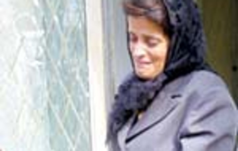 S-a spanzurat de dorul mamei