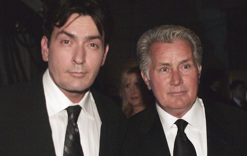 Charlie Sheen, ameninţat de tatăl său 