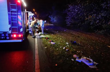 Lucrurile șoferului român au fost împrăștiate pe șosea. Foto: ed.nl